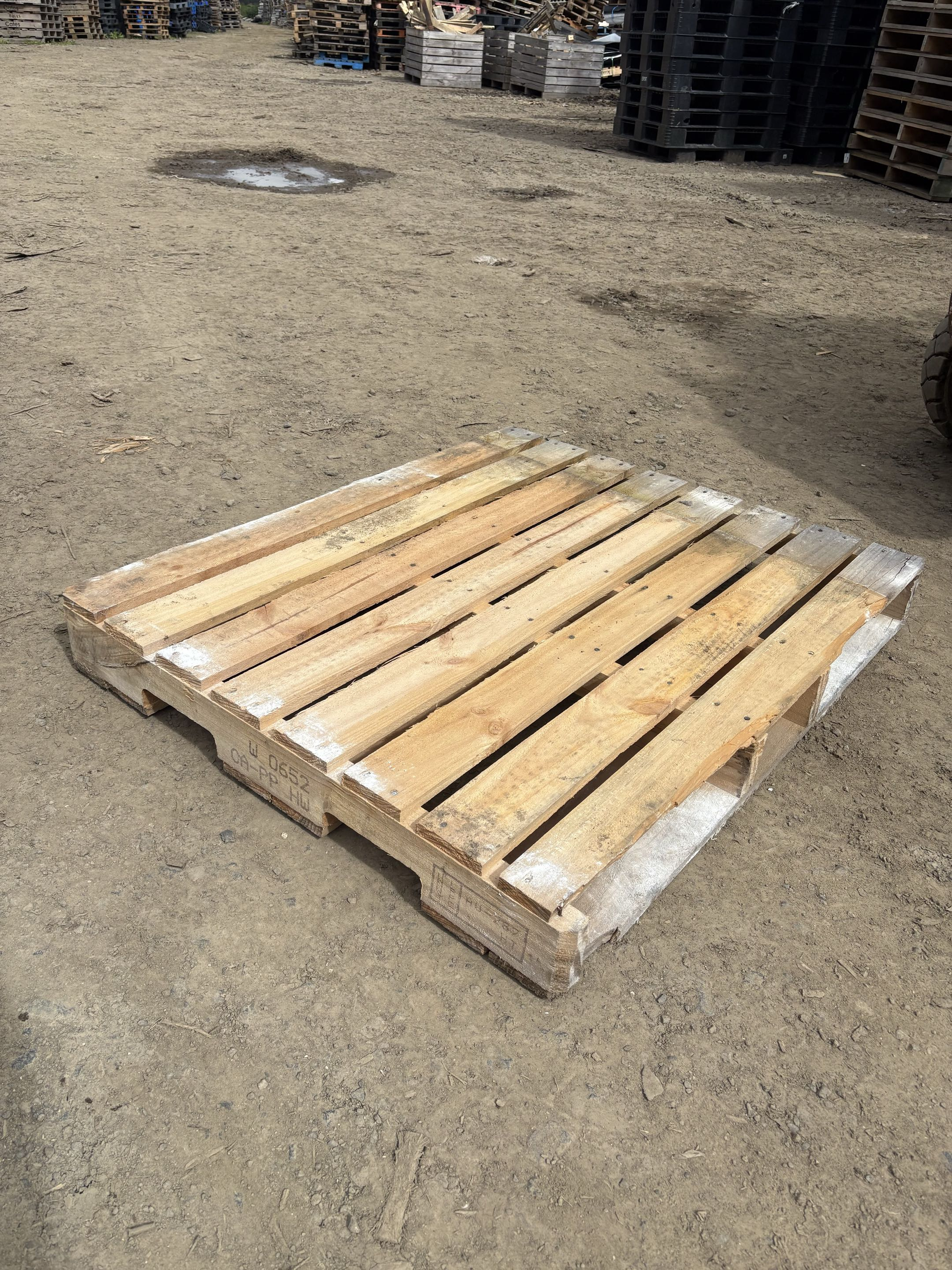 a photo of a chep style pallet