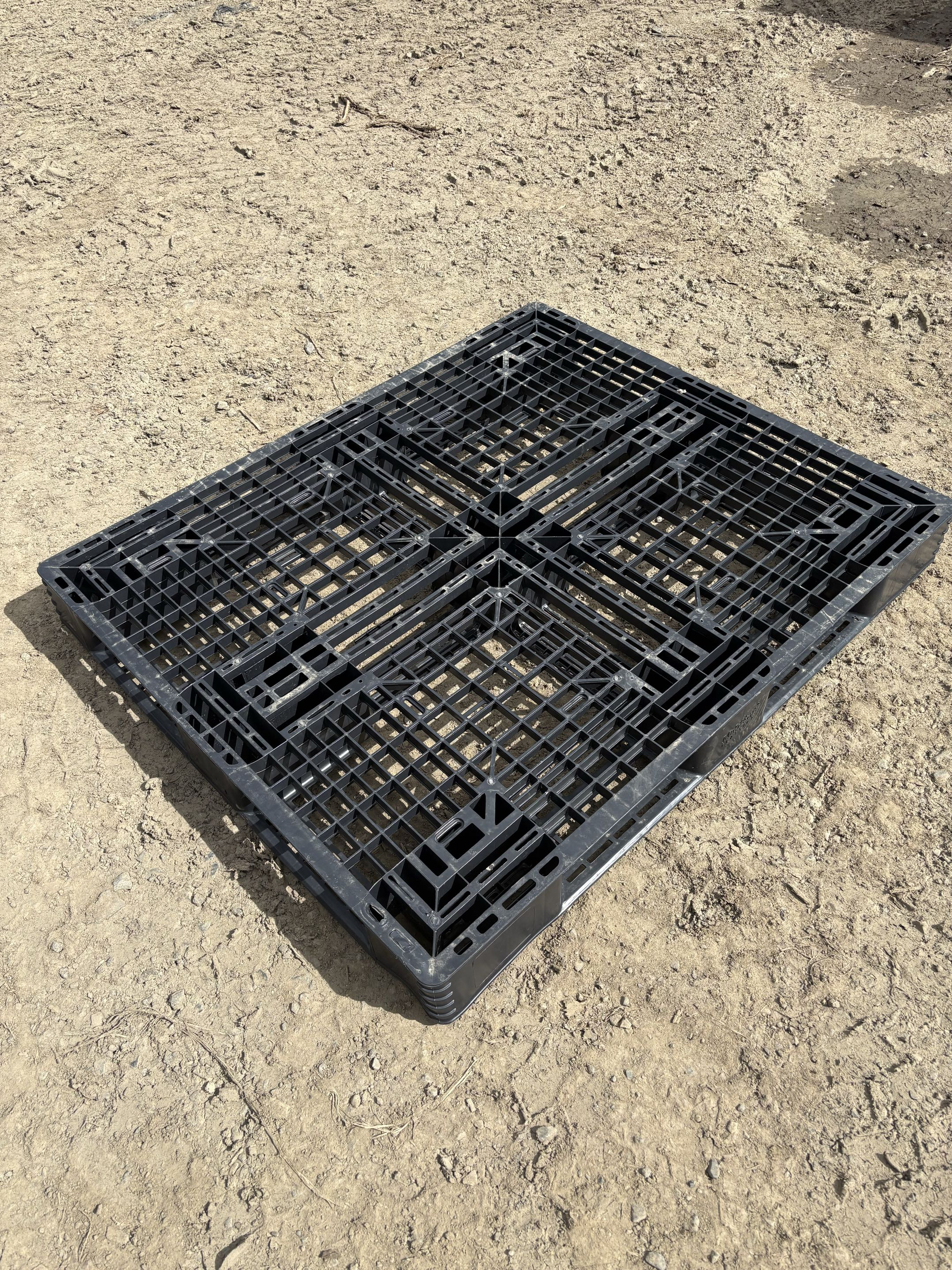 a photo of a 1200 x 1000 plastic pallet