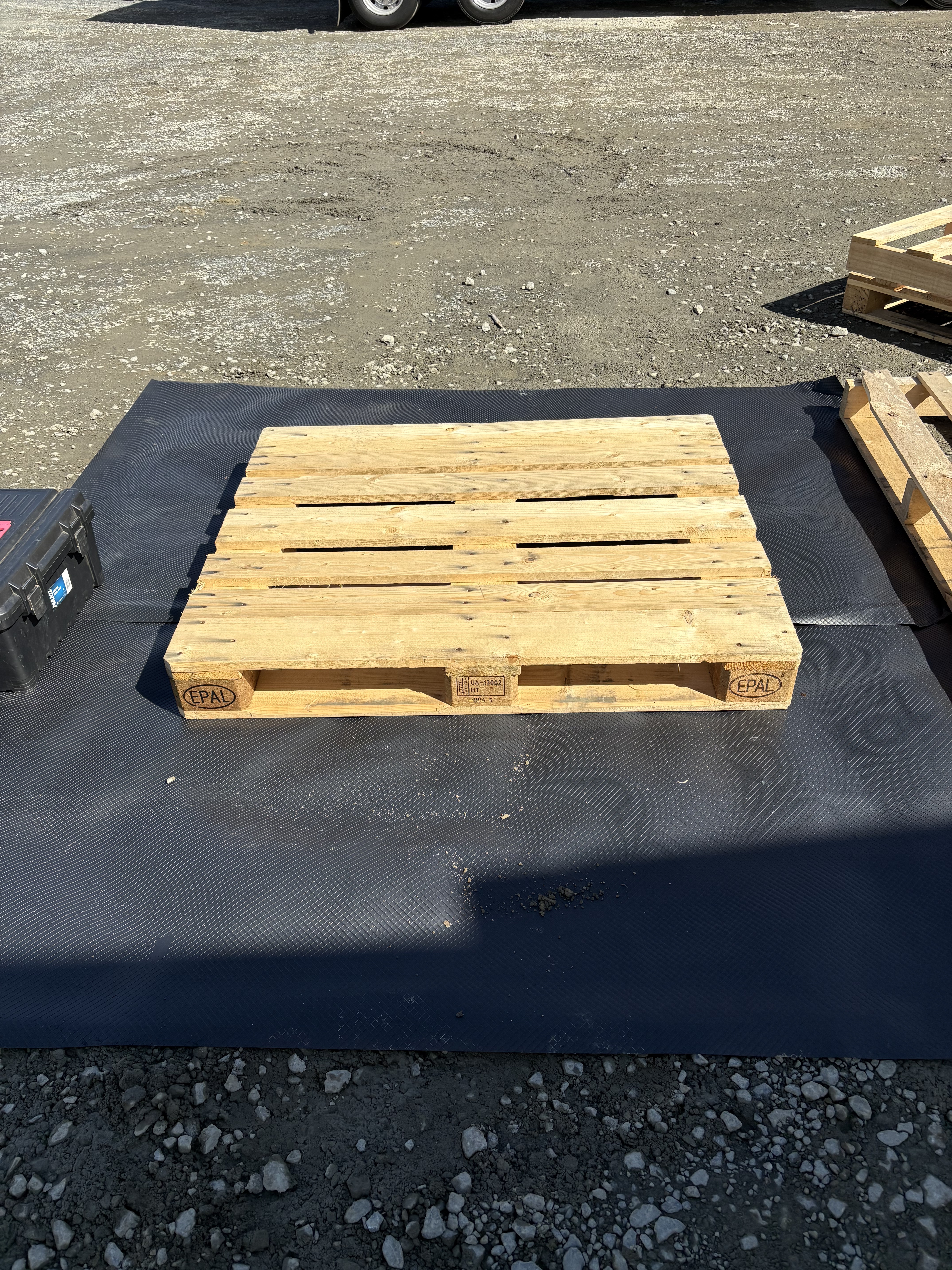 a photo of a dairy board pallet