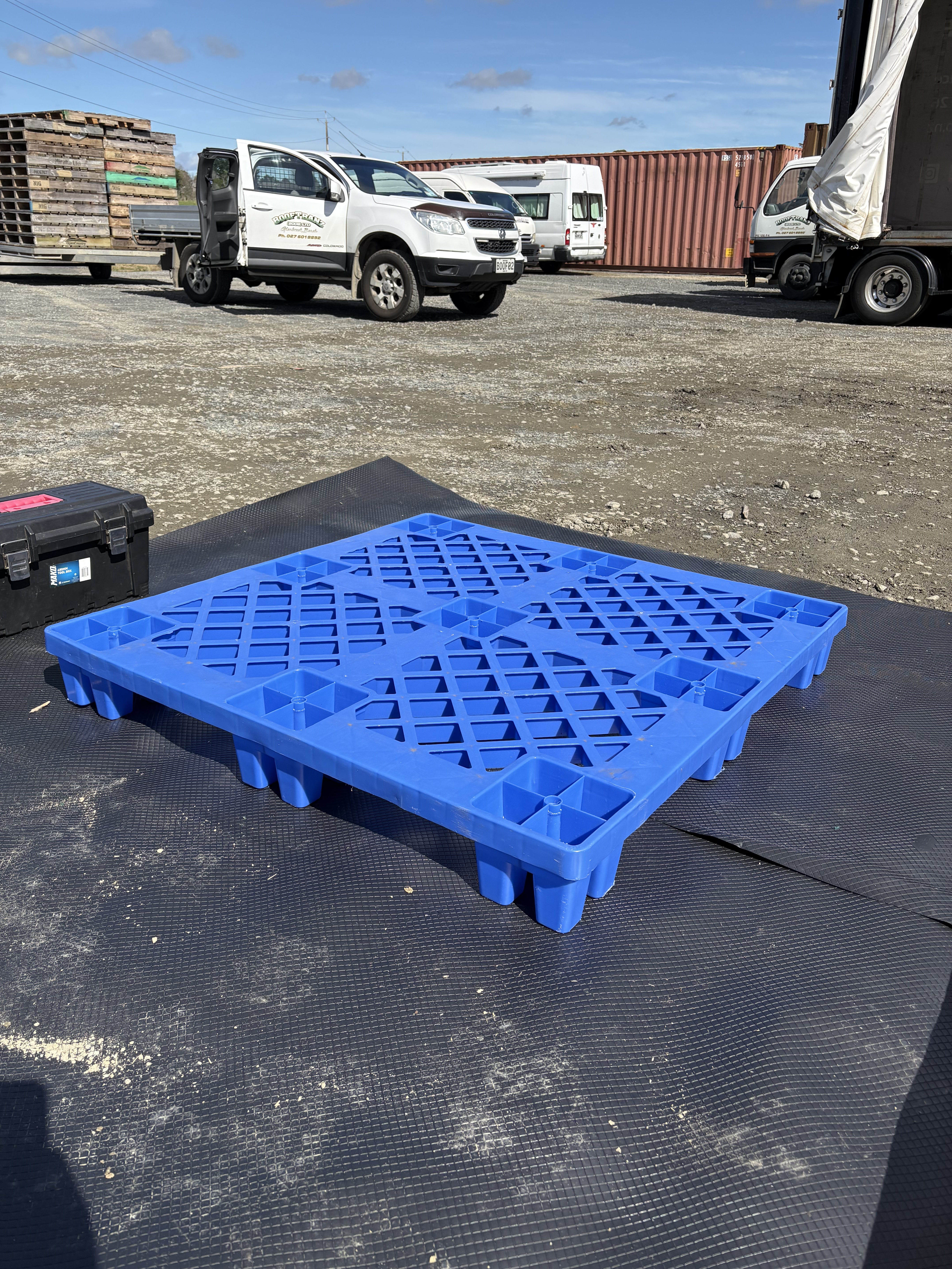 a photo of a 1100 x 1100 nestable plastic pallet